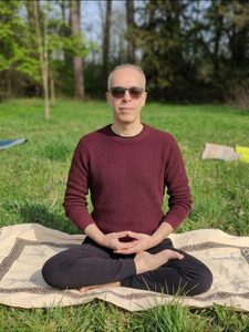 MEDITAZIONE MINDFULNESS: LA PAUSA RIGENERANTE / Daniele Rublev Elmo – Oltreyoga